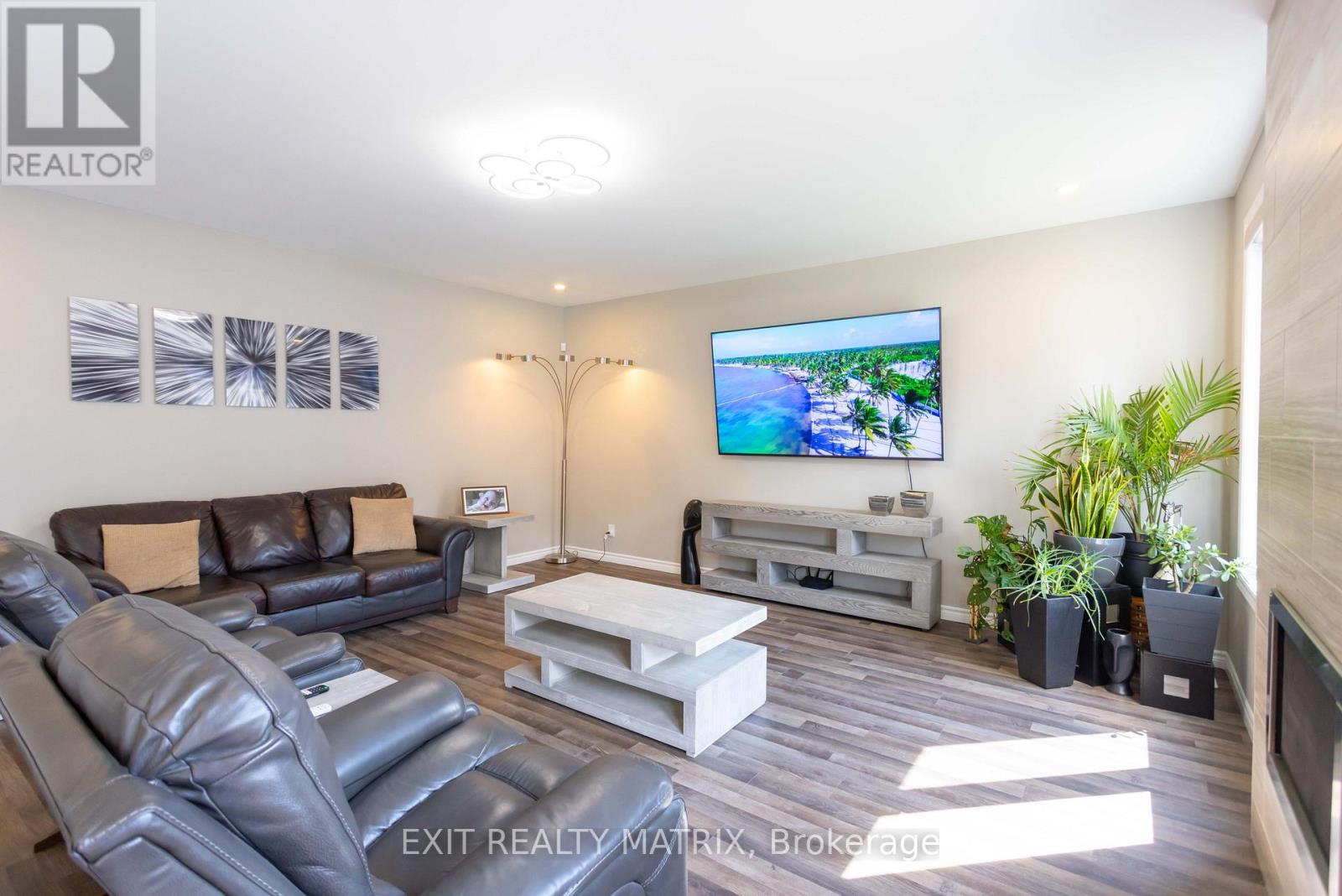 Condos for Sale in Ottawa – 555 ARUM TERRACE, Ottawa – By Peter Sagos - Image 19