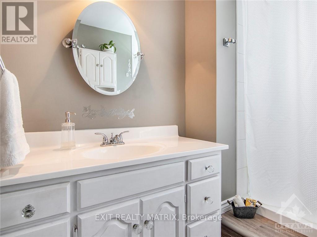2 Bedroom for Sale in Russell – 954 NOTRE DAME STREET – By Peter Sagos - Image 15