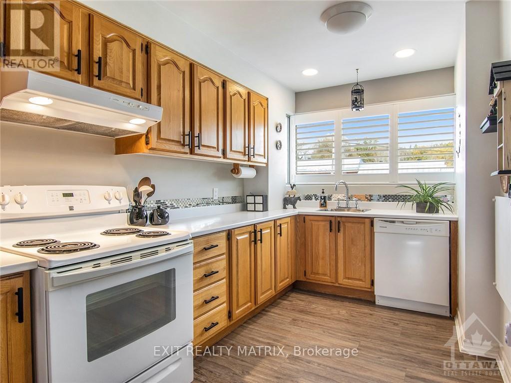2 Bedroom for Sale in Russell – 954 NOTRE DAME STREET – By Peter Sagos - Image 9