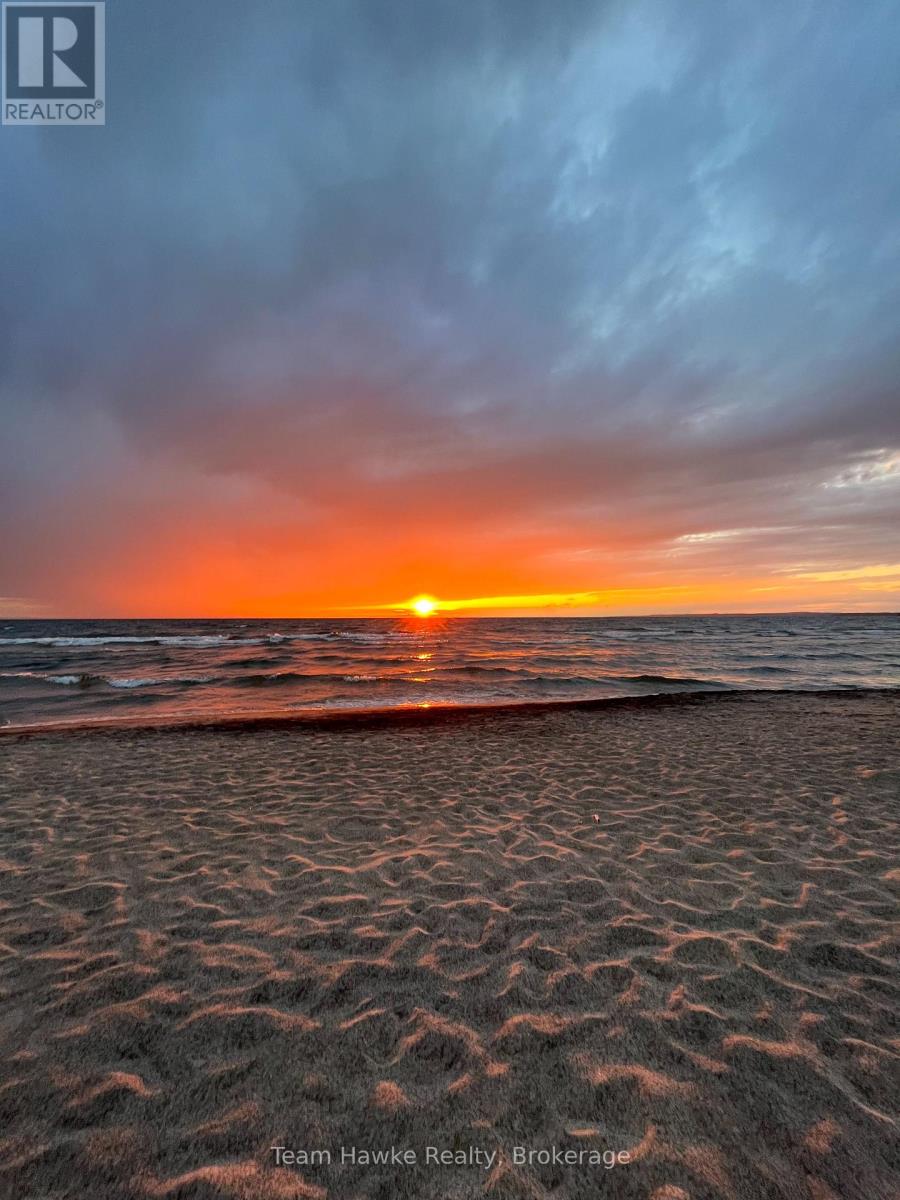 698 TINY BEACHES ROAD S - 42