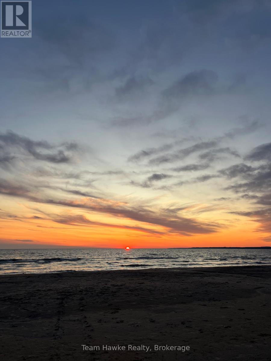 698 TINY BEACHES ROAD S - 44