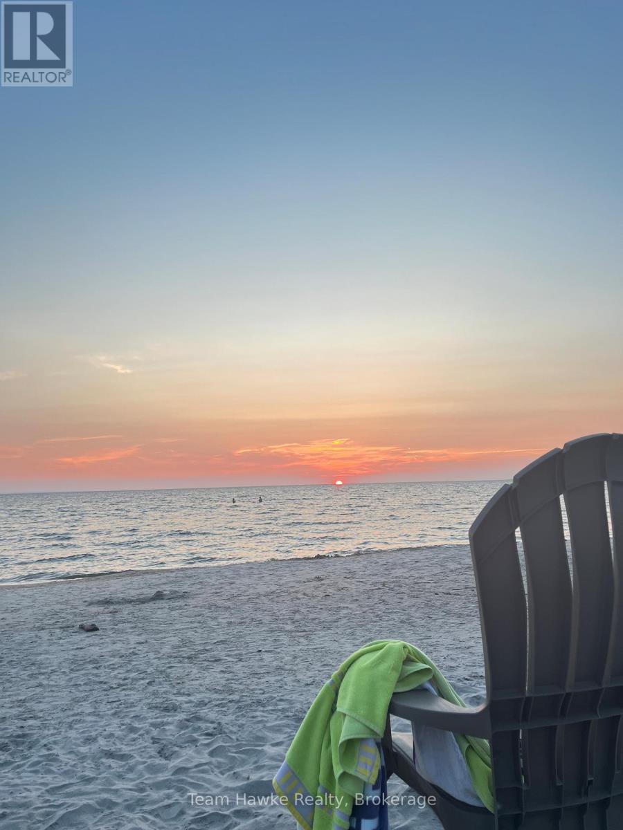 698 TINY BEACHES ROAD S - 45