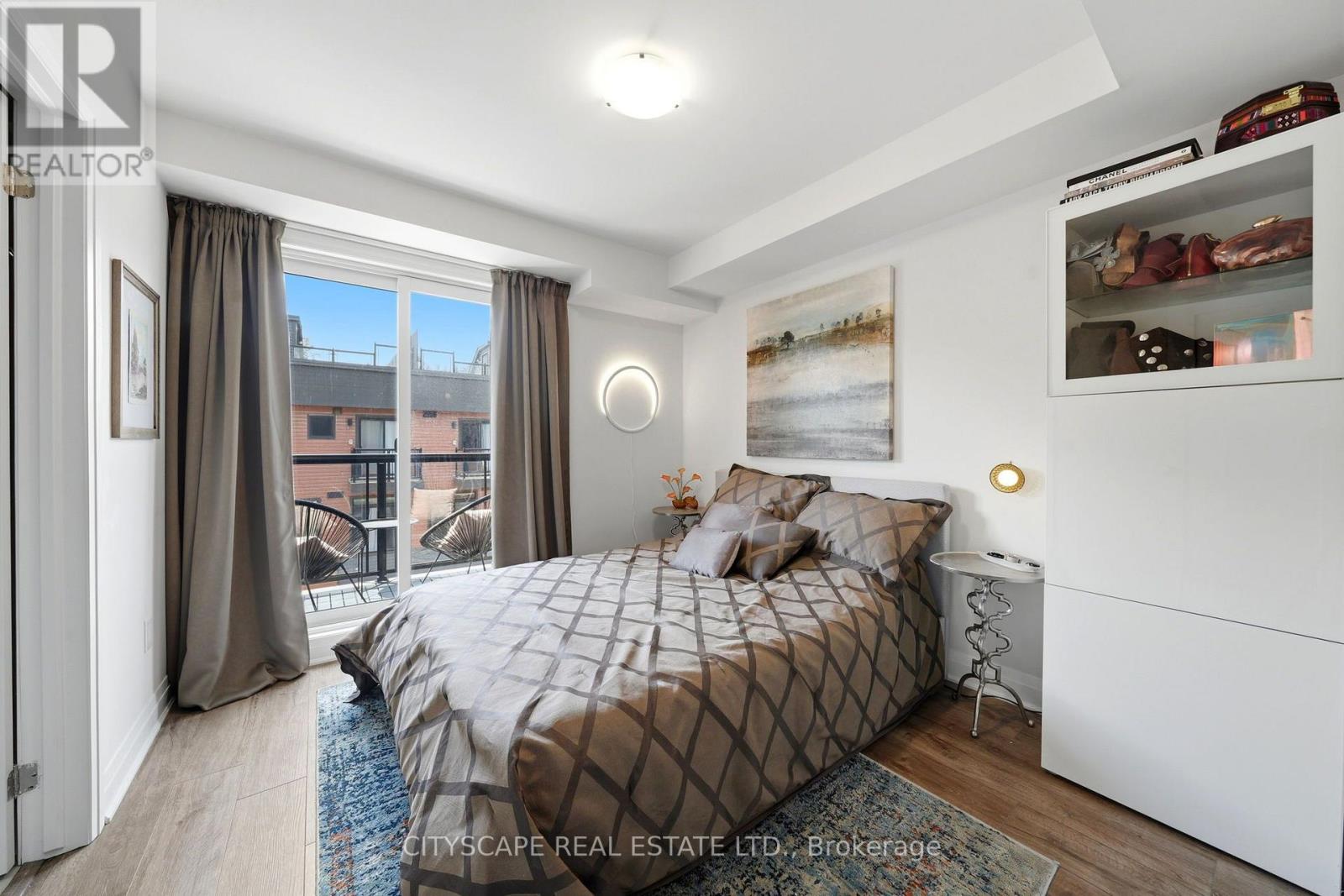 #28 2 WILLOW STREET - Image 24