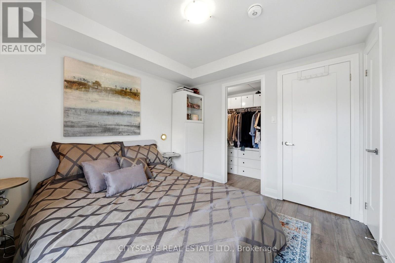 #28 2 WILLOW STREET - Image 25