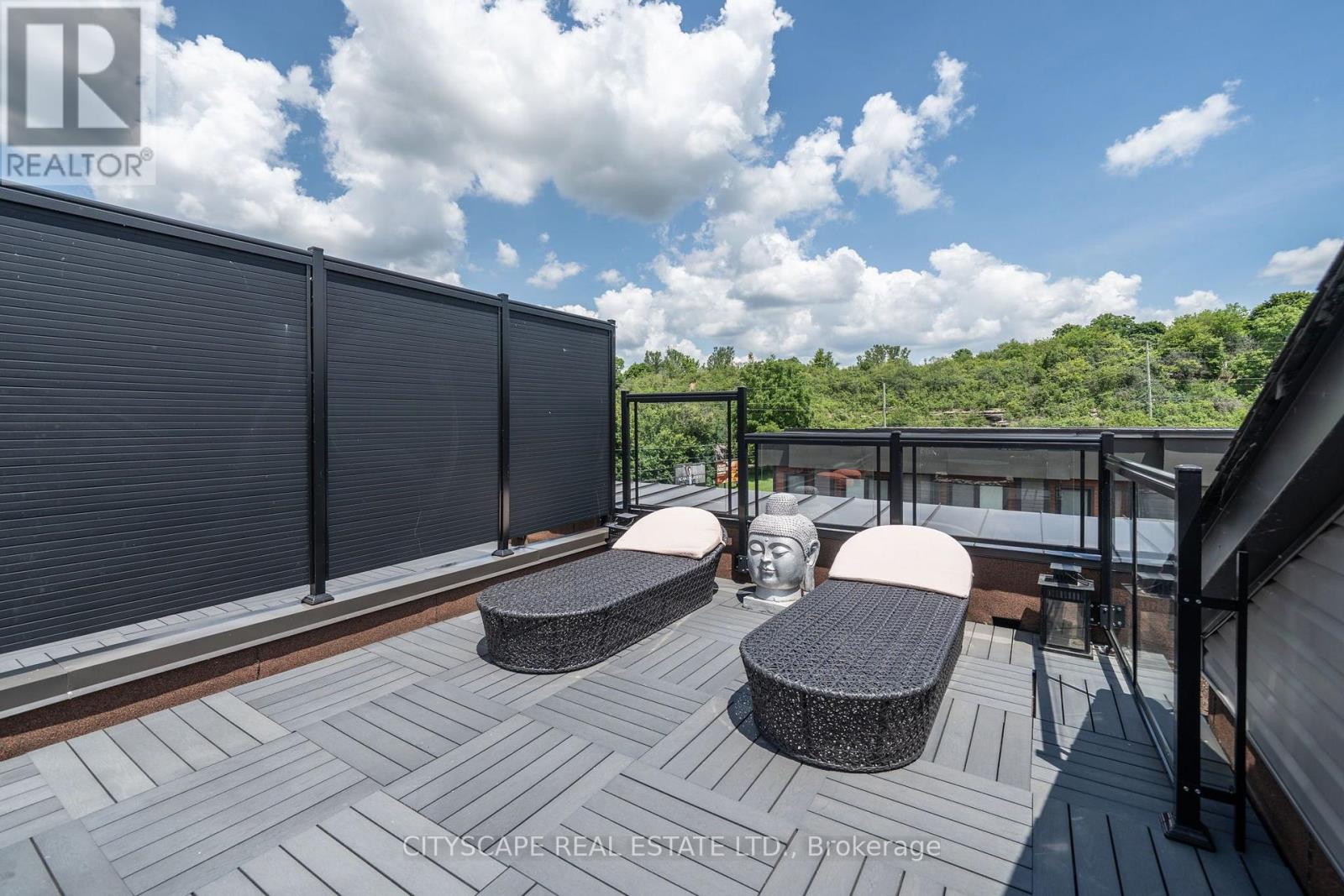 #28 2 WILLOW STREET - Image 35