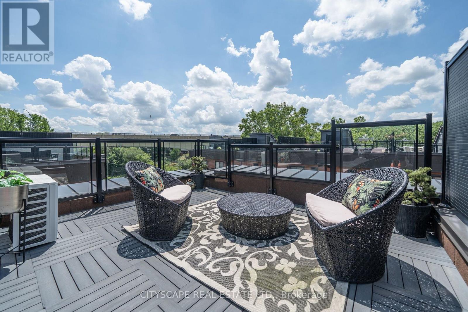 #28 2 WILLOW STREET - Image 33