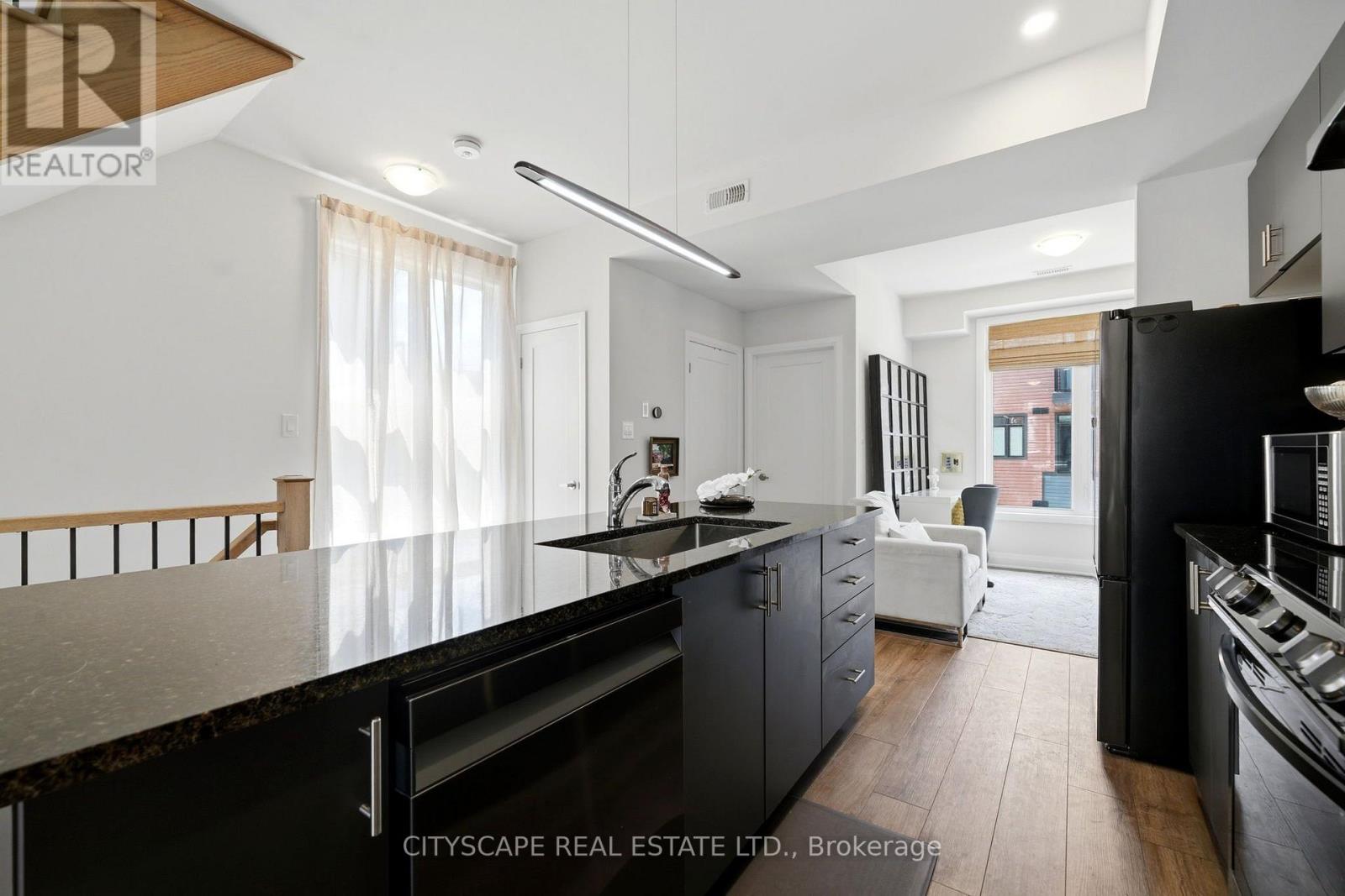 #28 2 WILLOW STREET - Image 14