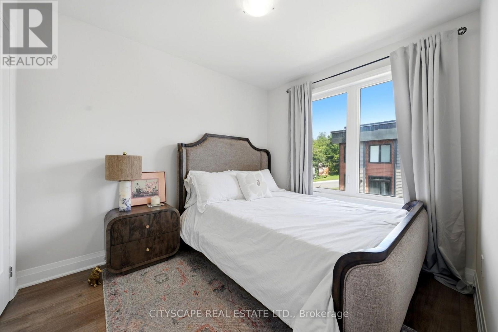 #28 2 WILLOW STREET - Image 27