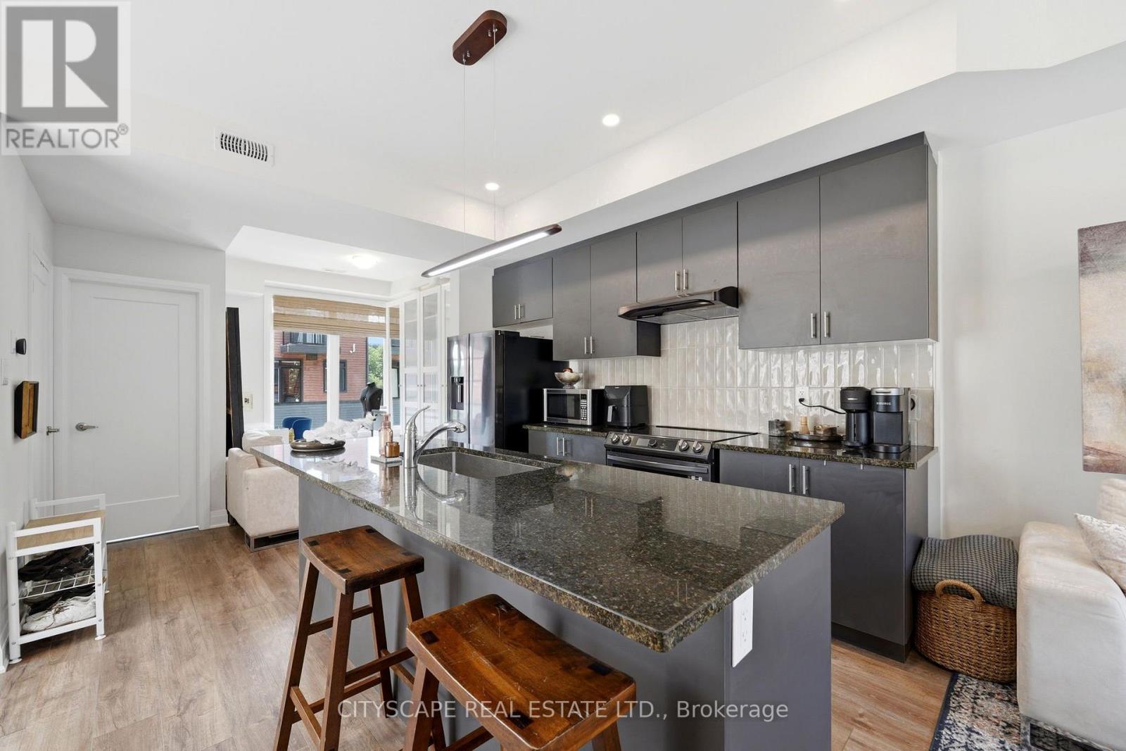 #28 2 WILLOW STREET - Image 15