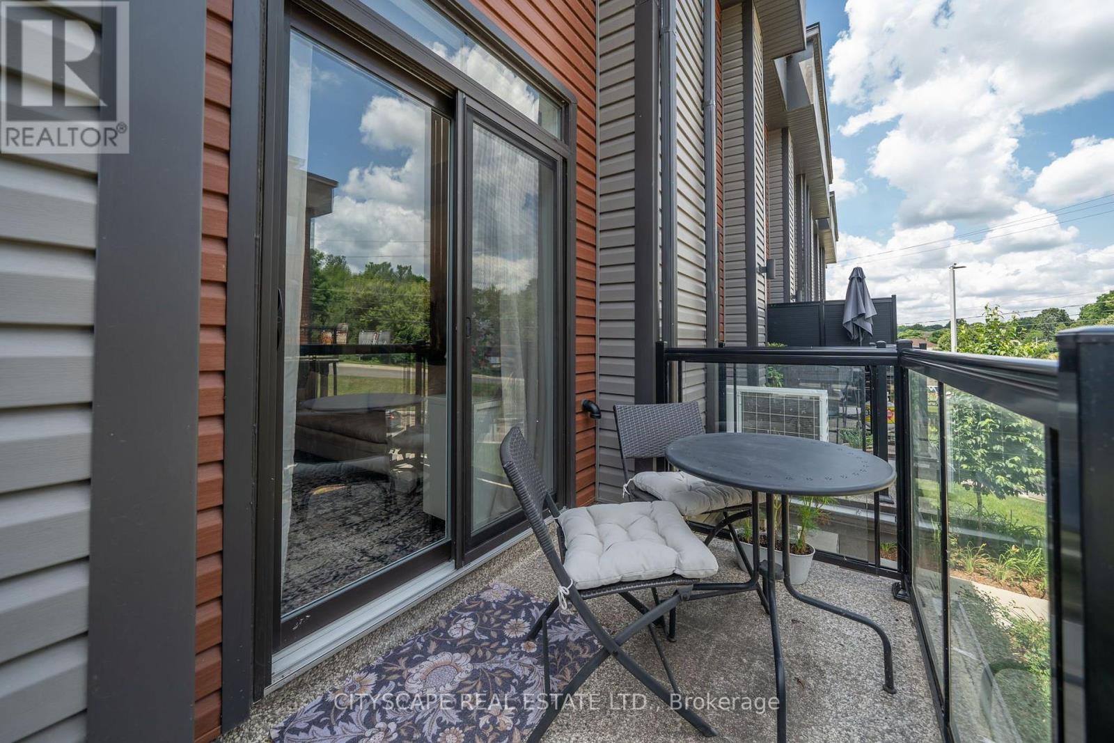#28 2 WILLOW STREET - Image 32
