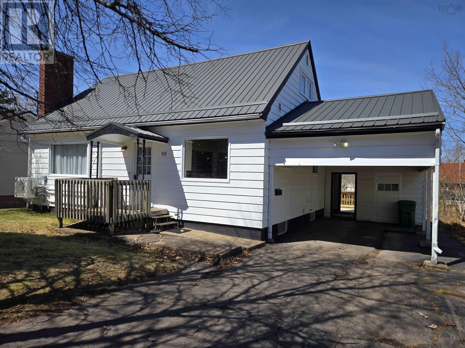 95 Higgins St - 1
