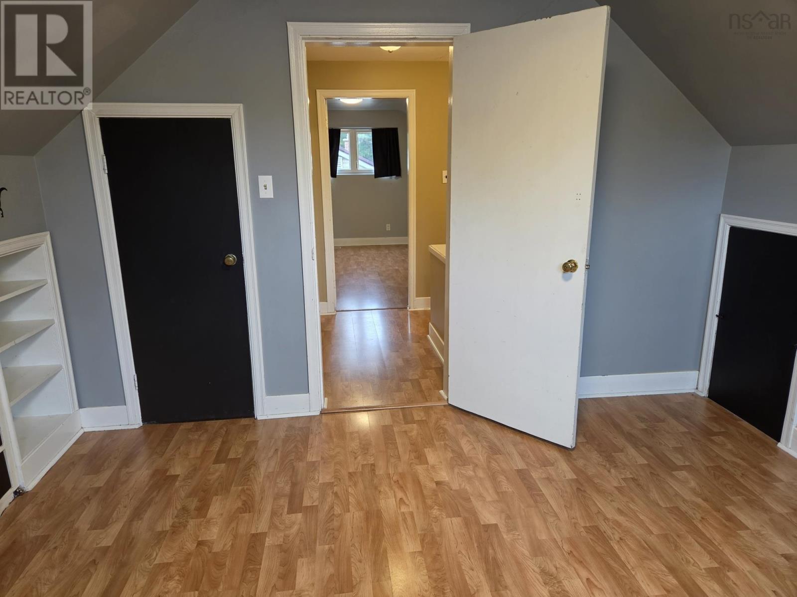95 Higgins St - 26