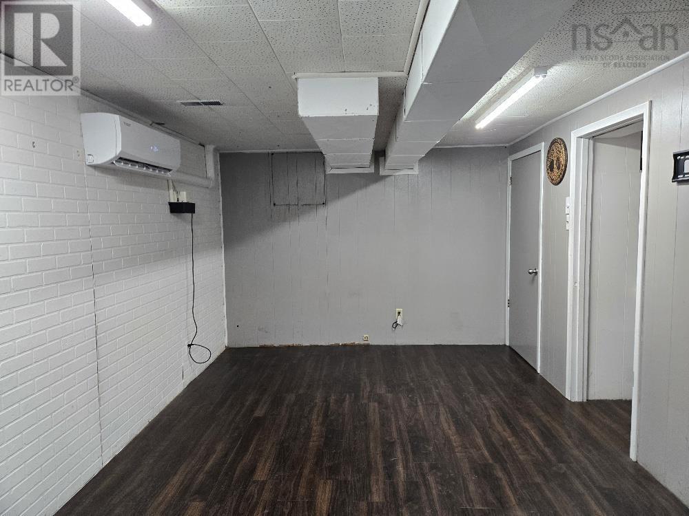 95 Higgins St - 22
