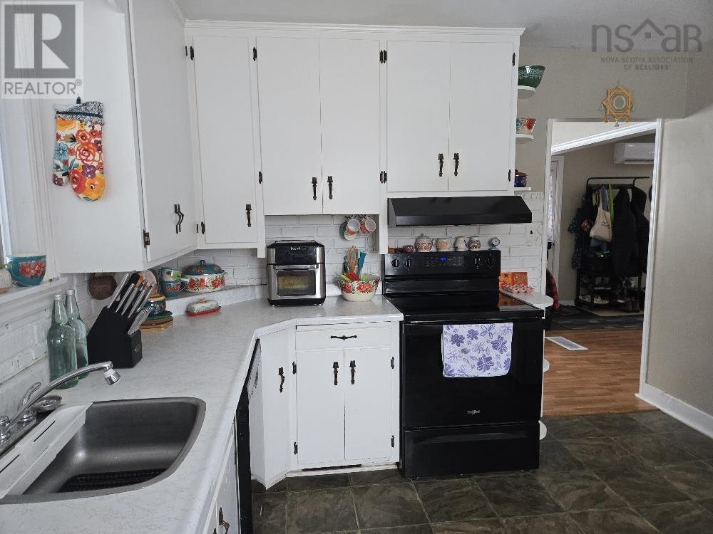 95 Higgins St - 5