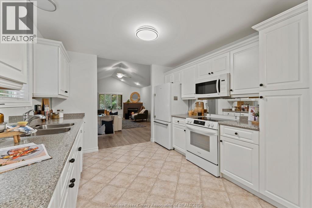 1077 HACIENDA WAY - 11