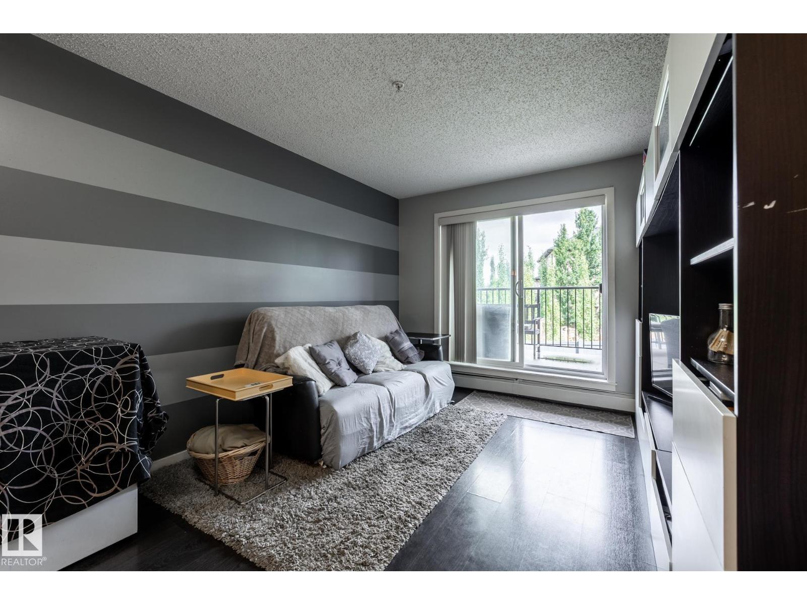 #102 508 ALBANY WY NW NW - 21