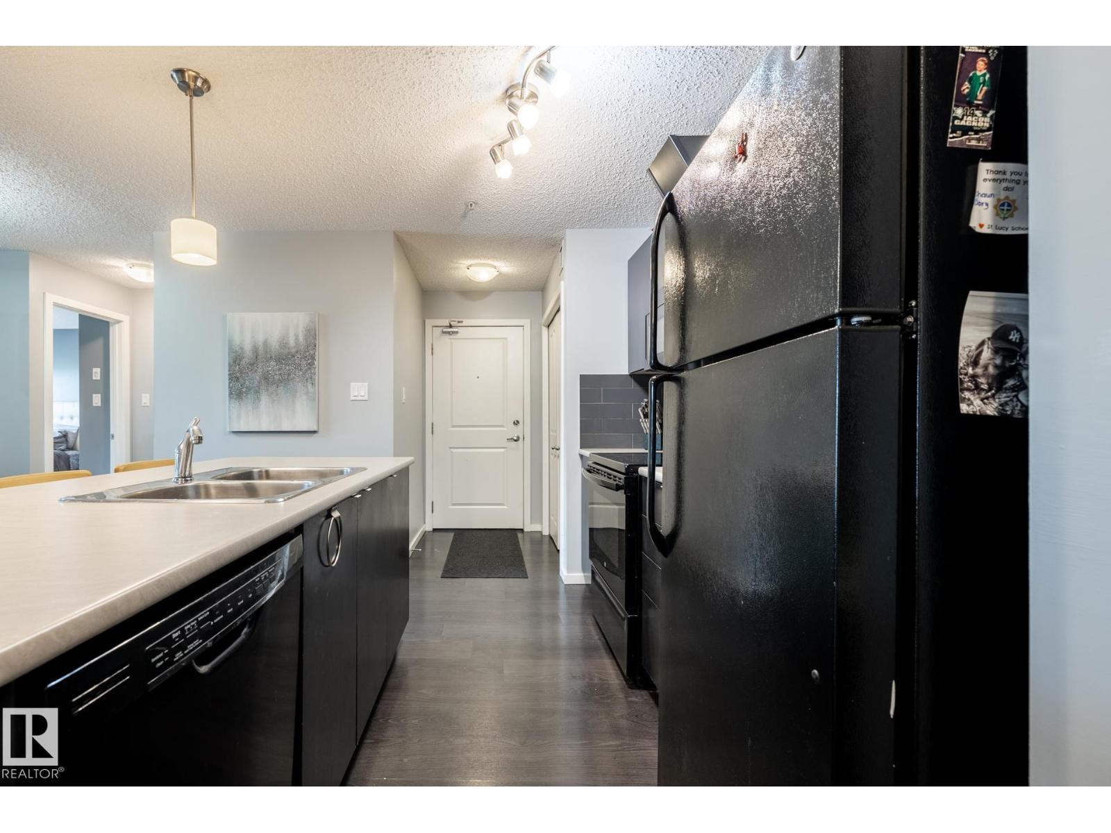 #102 508 ALBANY WY NW NW - 18