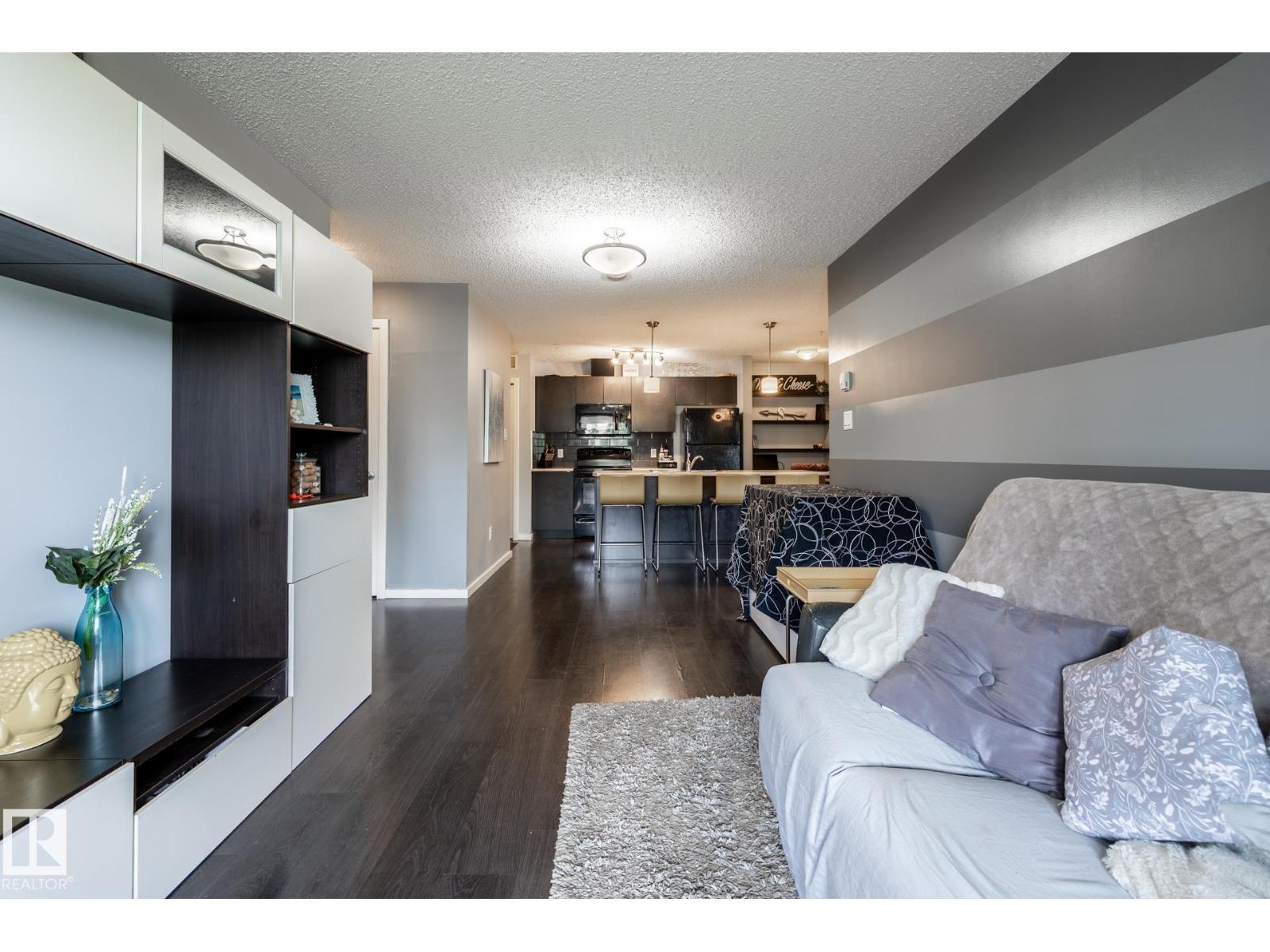 #102 508 ALBANY WY NW NW - 23