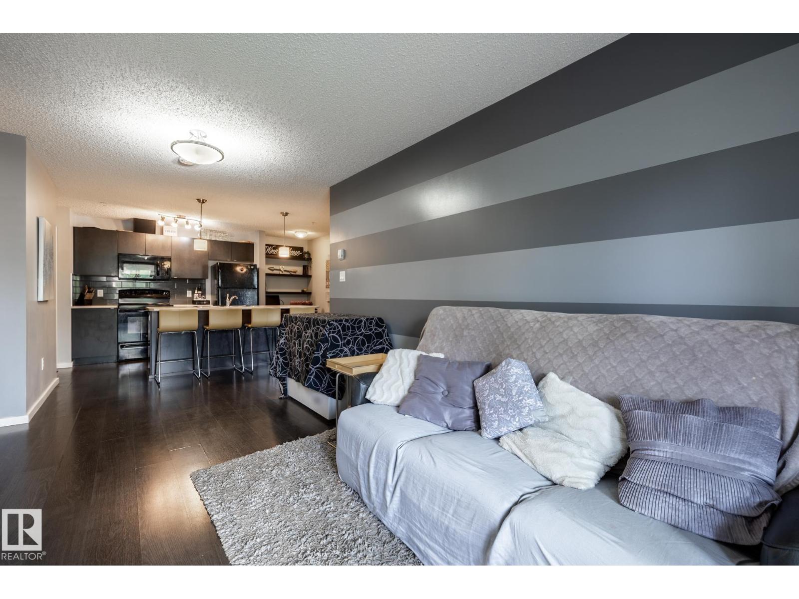 #102 508 ALBANY WY NW NW - 22