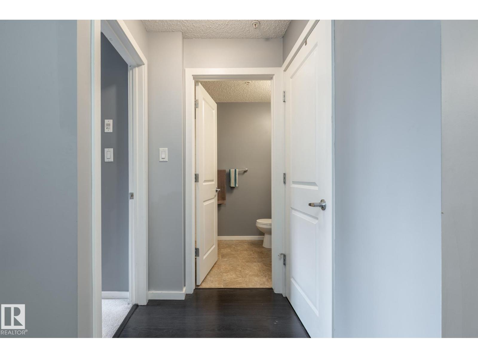 #102 508 ALBANY WY NW NW - 26