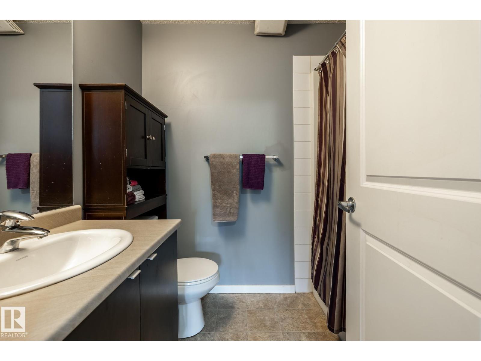 #102 508 ALBANY WY NW NW - 31