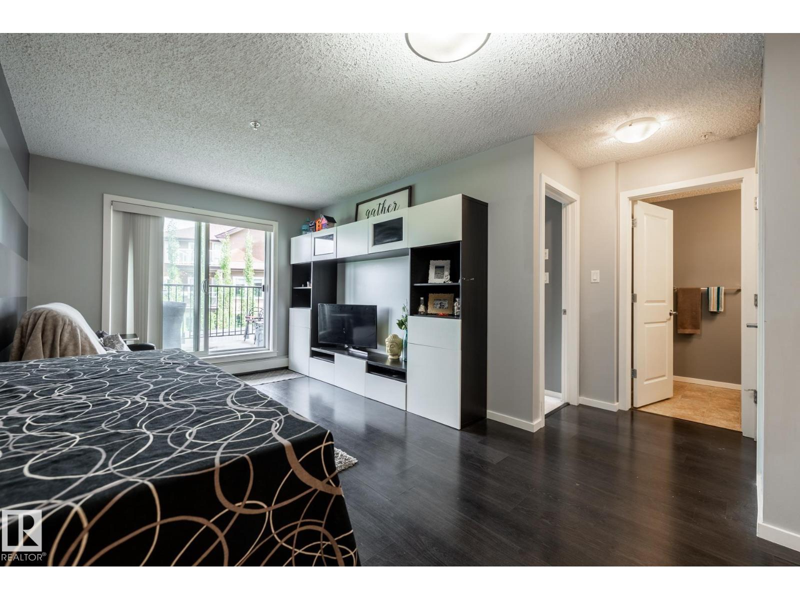 #102 508 ALBANY WY NW NW - 19
