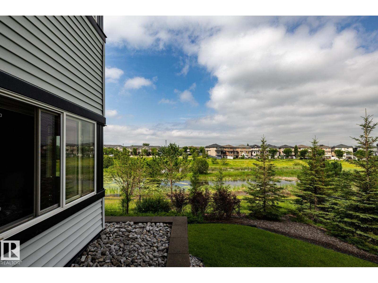 #102 508 ALBANY WY NW NW - 4
