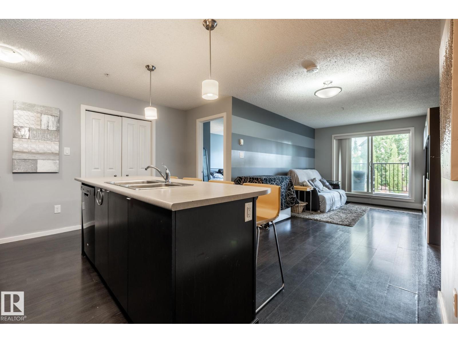 #102 508 ALBANY WY NW NW - 11