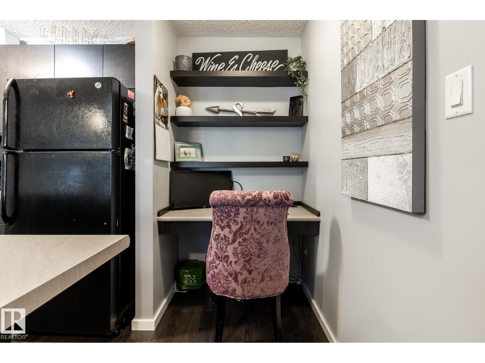 #102 508 ALBANY WY NW NW - 17