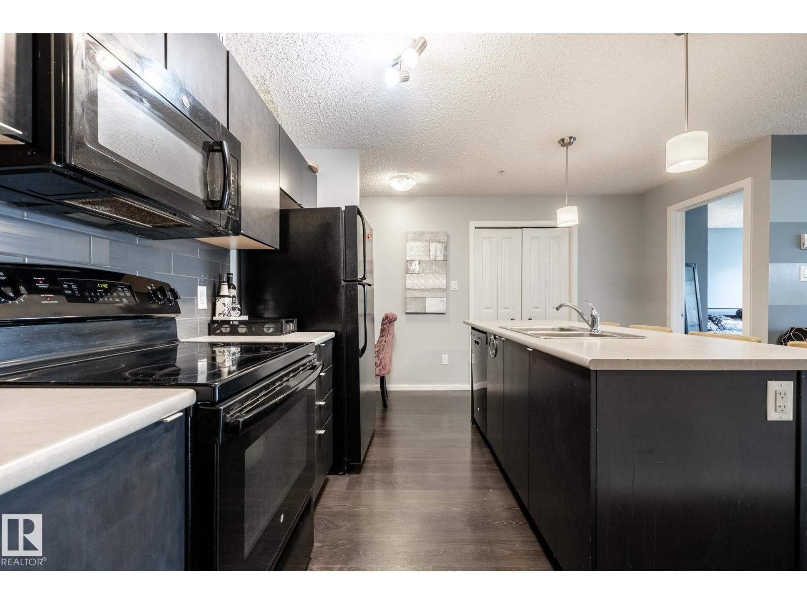 #102 508 ALBANY WY NW NW - 12