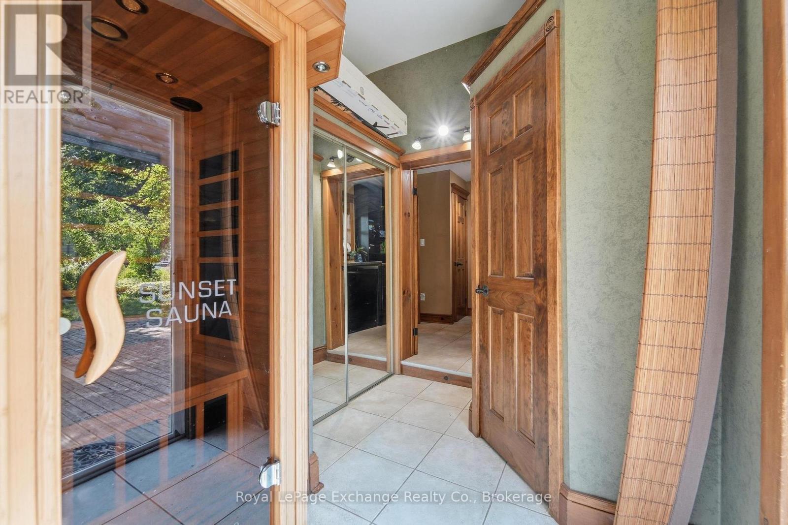28 WICKHAM STREET - 12