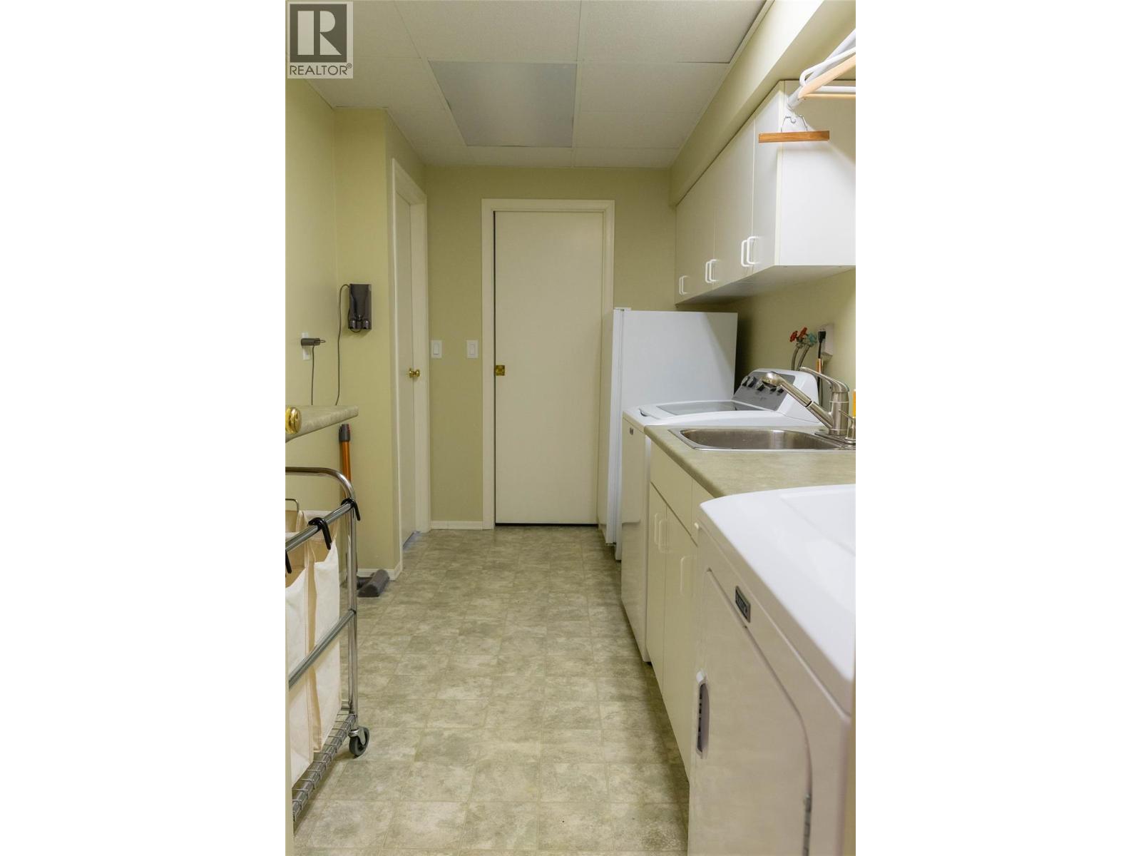 1920 Lakeview Drive - 31