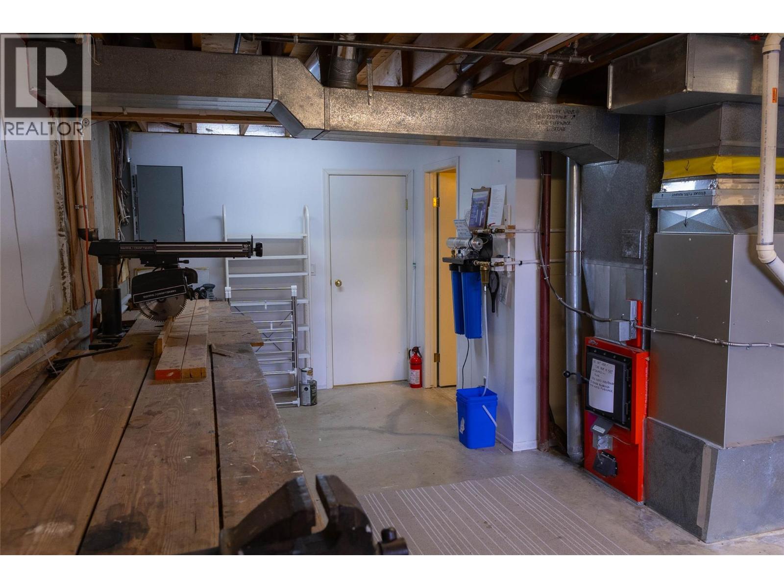 1920 Lakeview Drive - 40