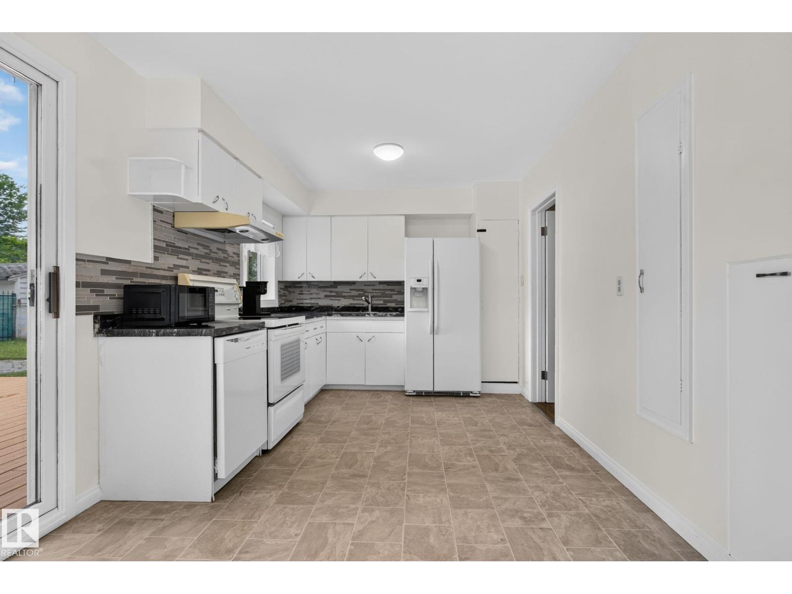 12952 114 ST NW - 5