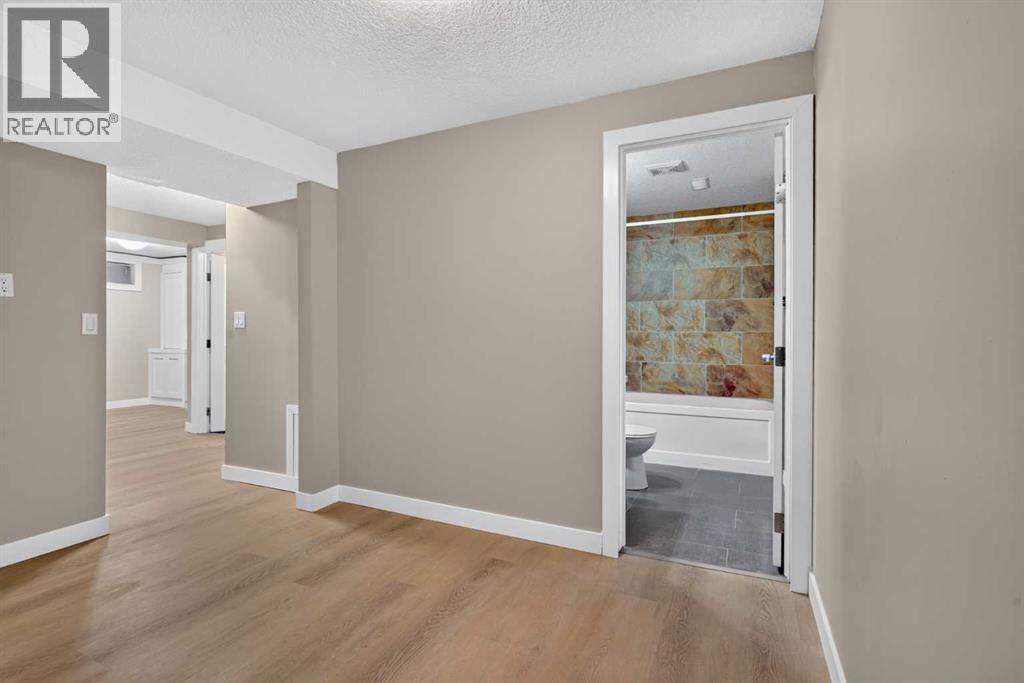 2515 62 Street NE - 30