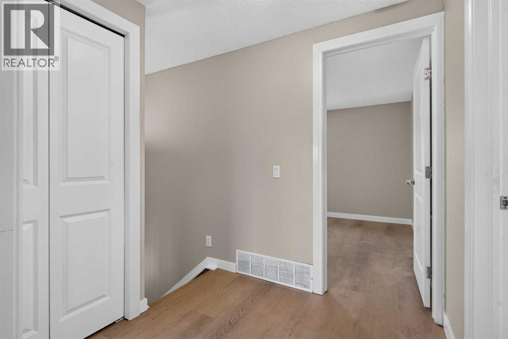 2515 62 Street NE - 25