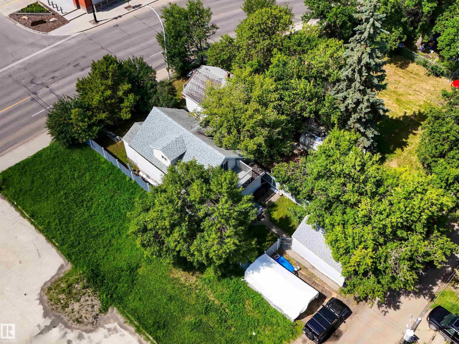 11825 80 ST NW - 35