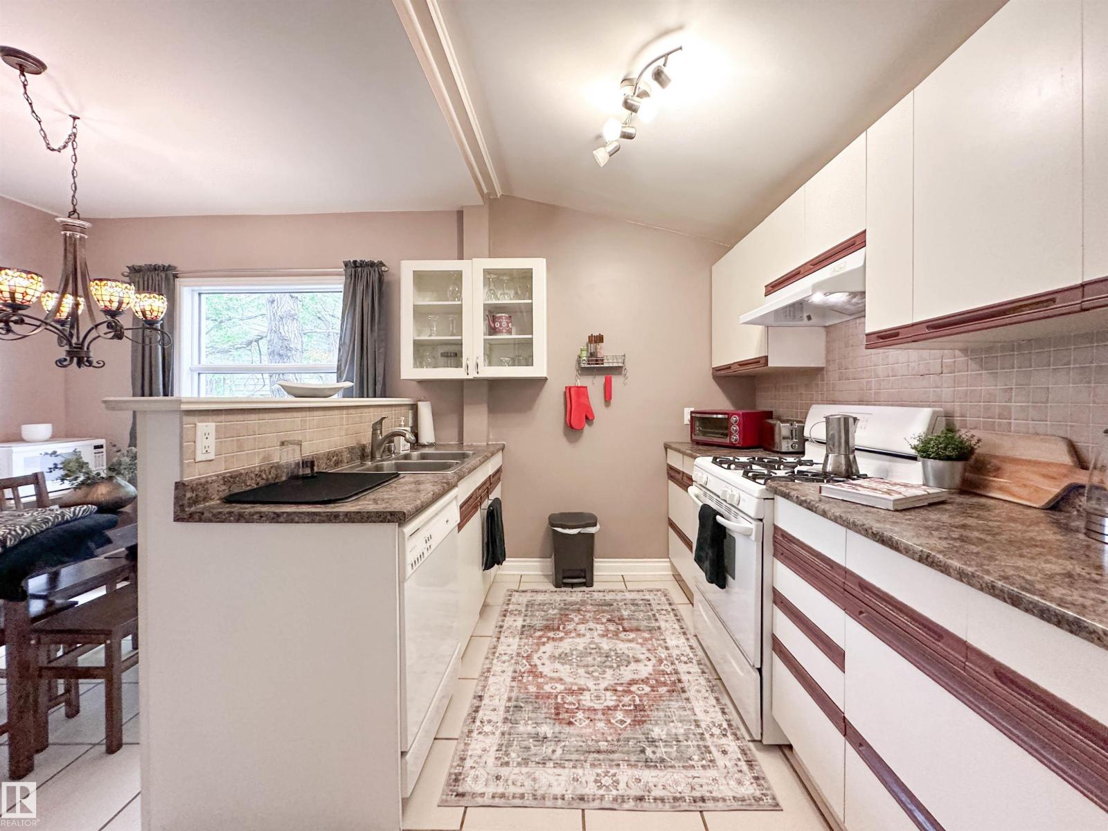 11825 80 ST NW - 5