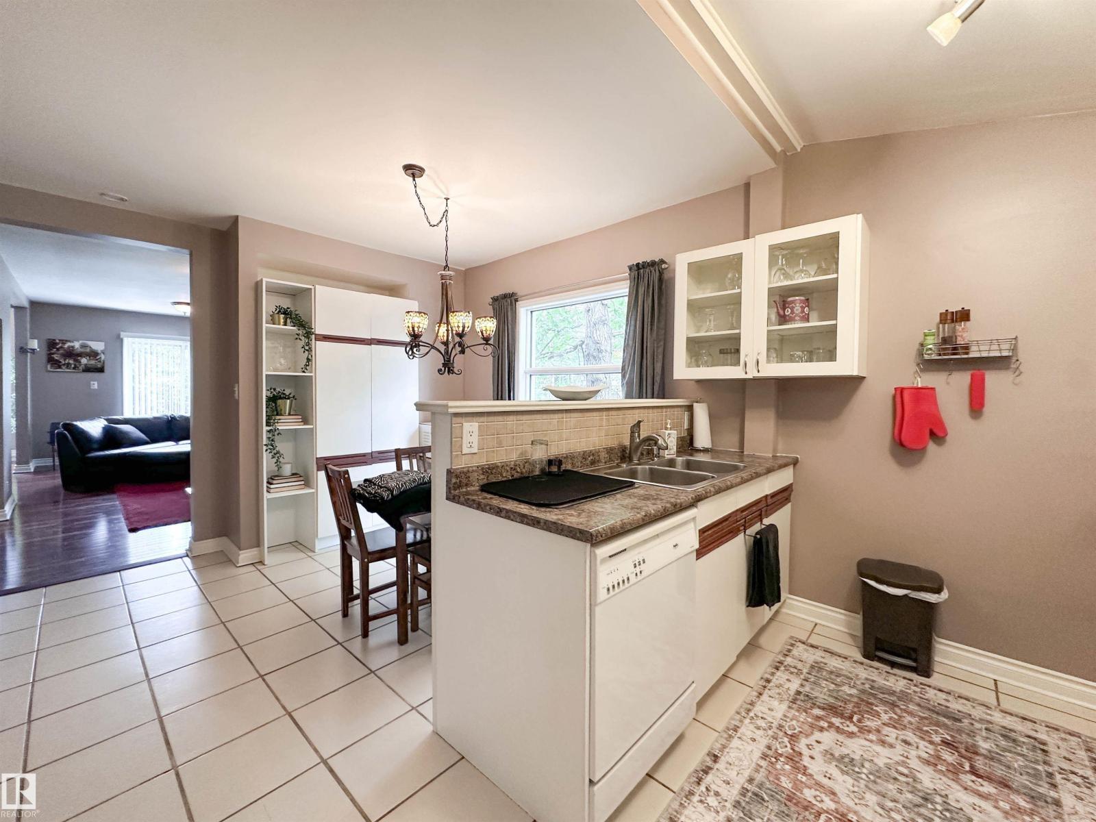 11825 80 ST NW - 8