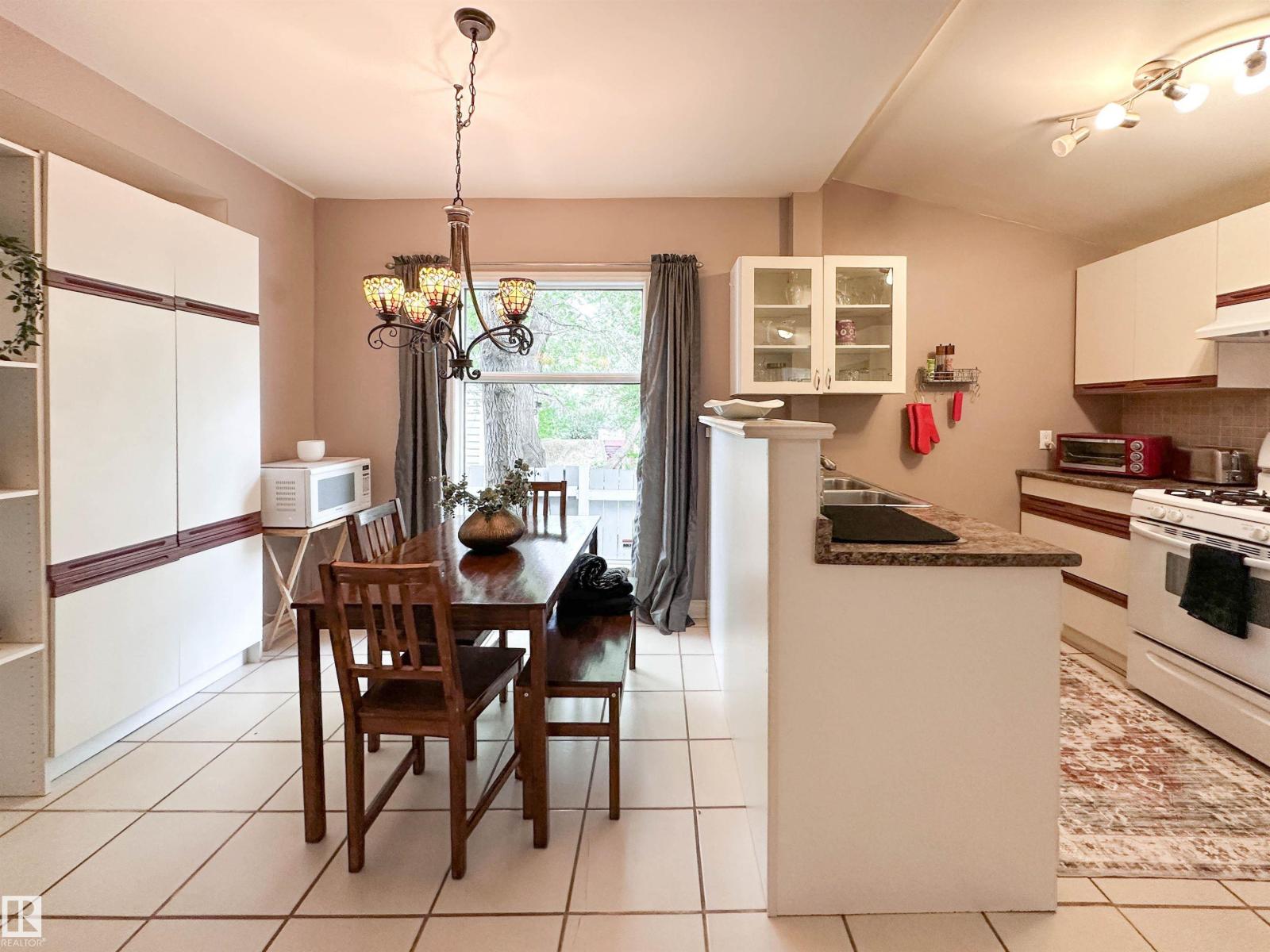 11825 80 ST NW - 9
