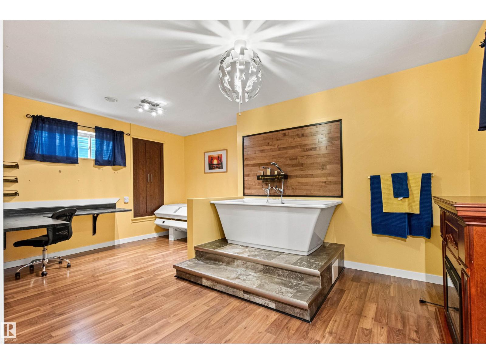 1154 35A AV NW - 42