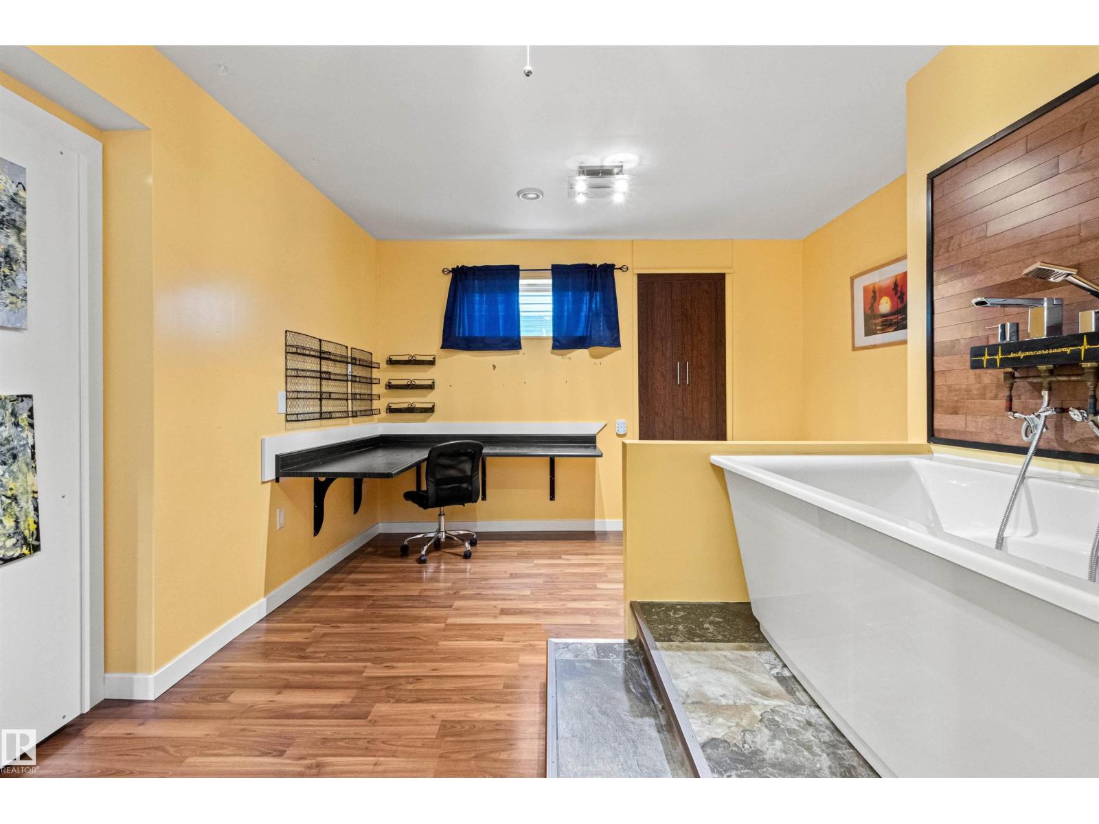 1154 35A AV NW - 43