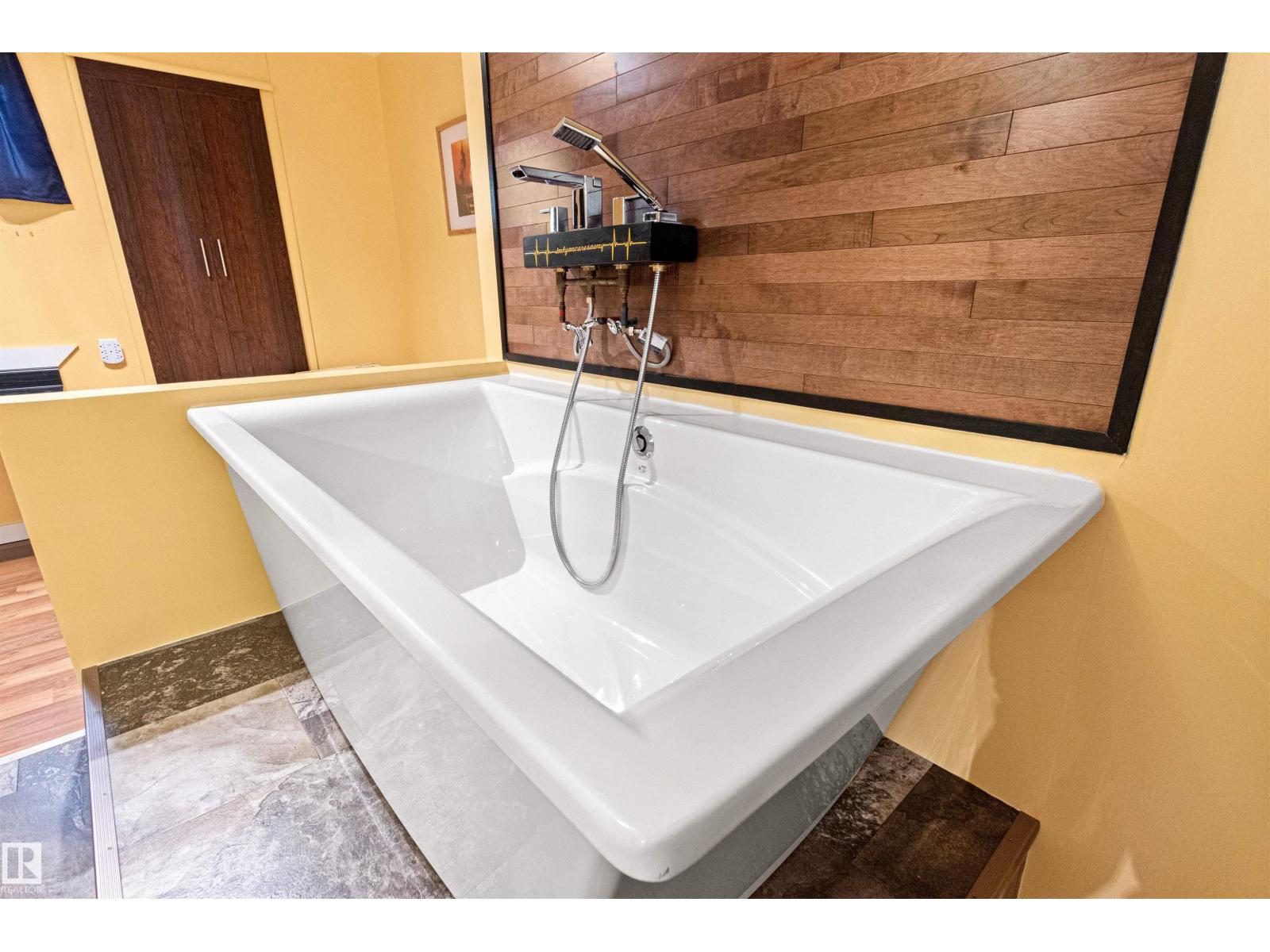 1154 35A AV NW - 44