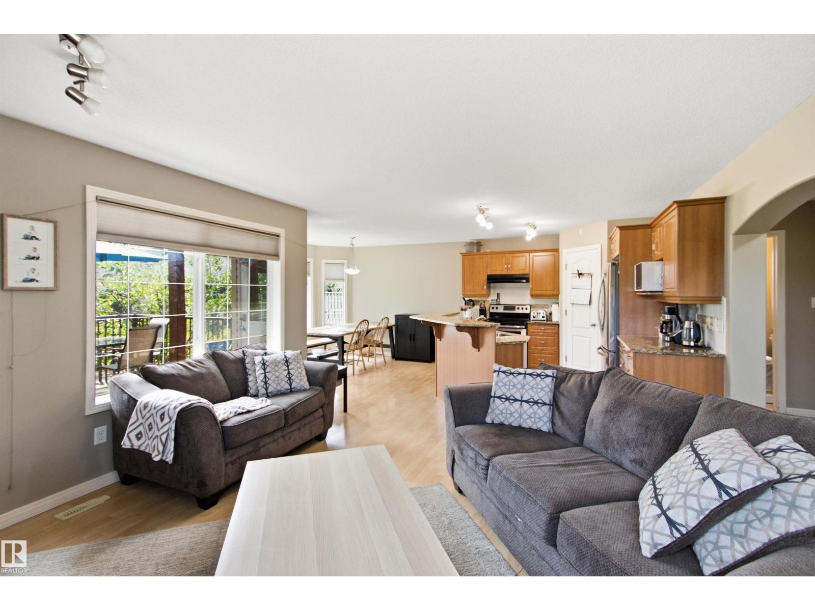 8203 5 AV SW - 10