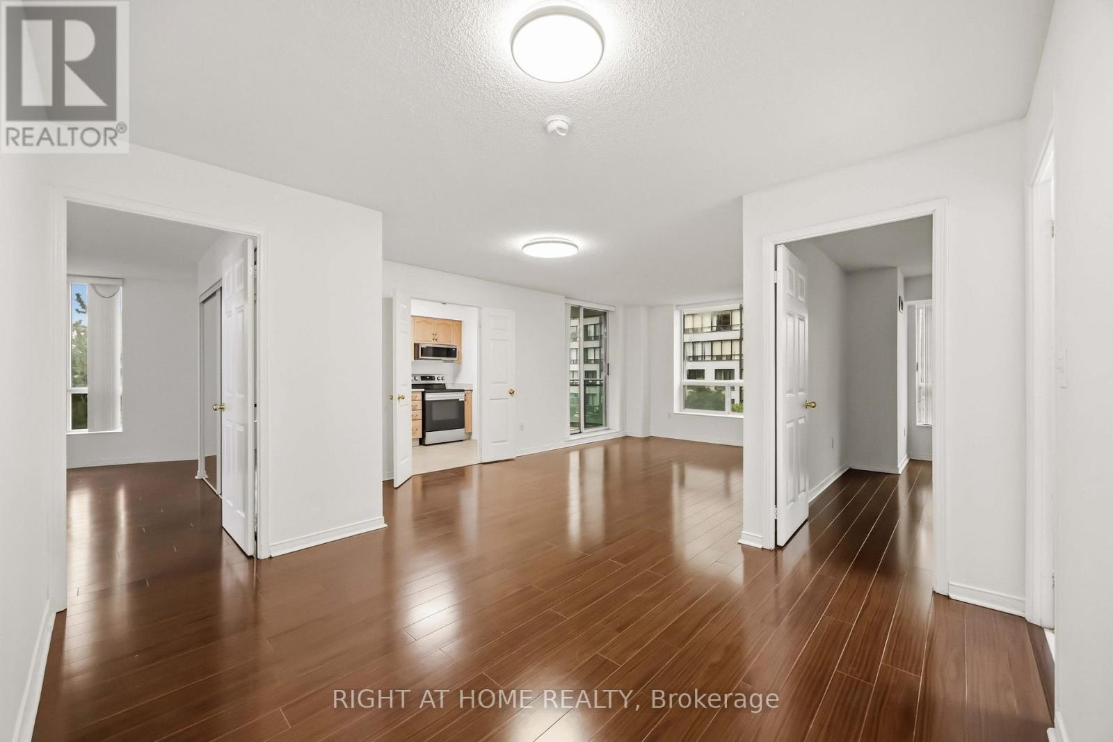 #408 8 PEMBERTON AVENUE - Image 6