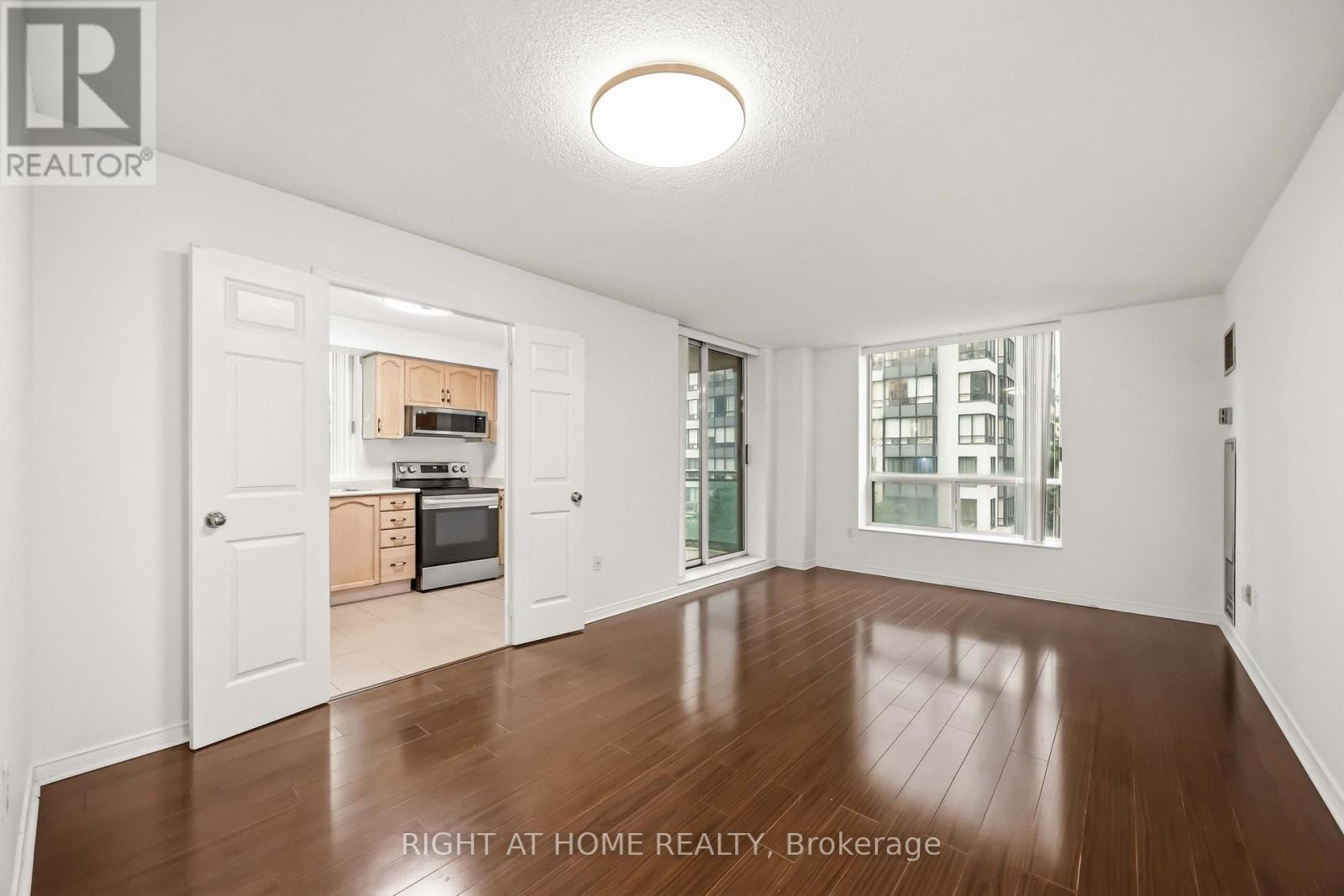 #408 8 PEMBERTON AVENUE - Image 7