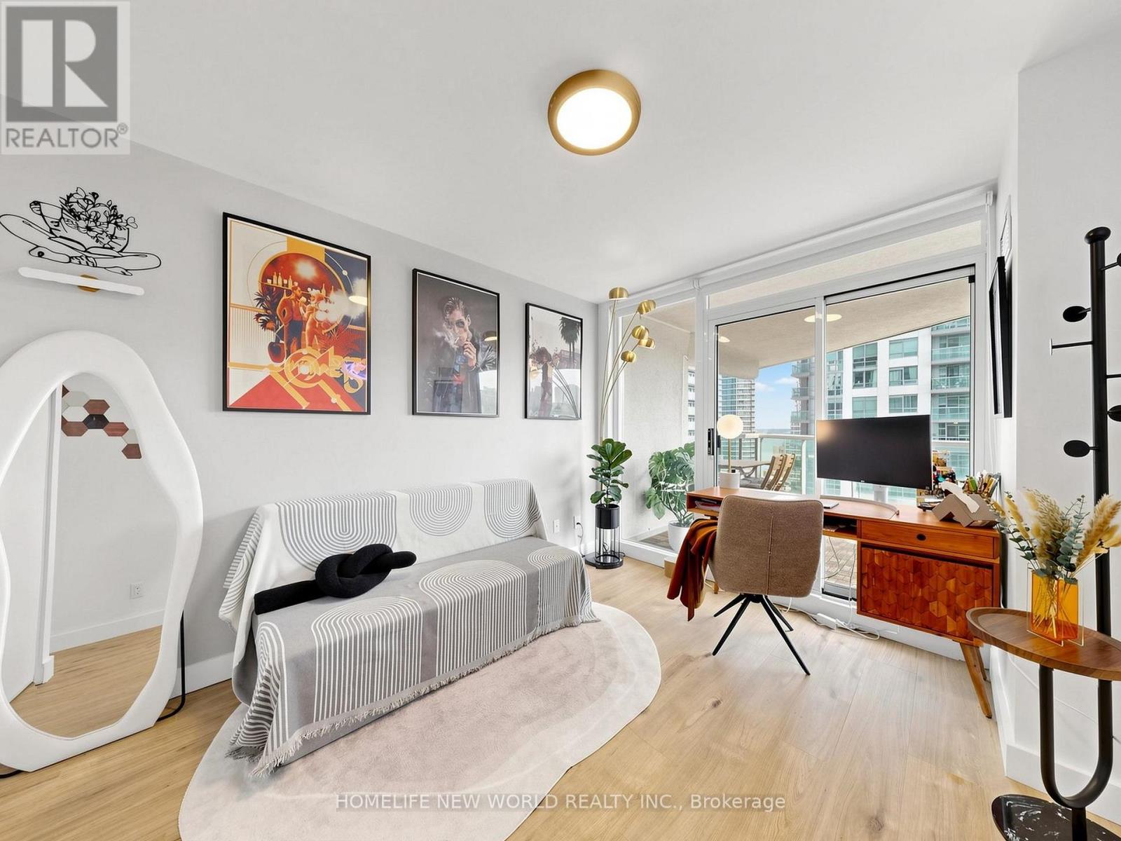 #1911 30 GRAND TRUNK CRESCENT - 20