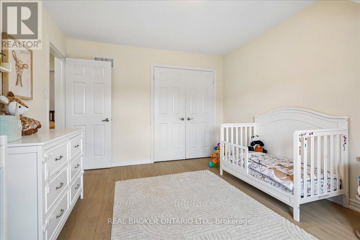 90 ERSKINE DRIVE - 21