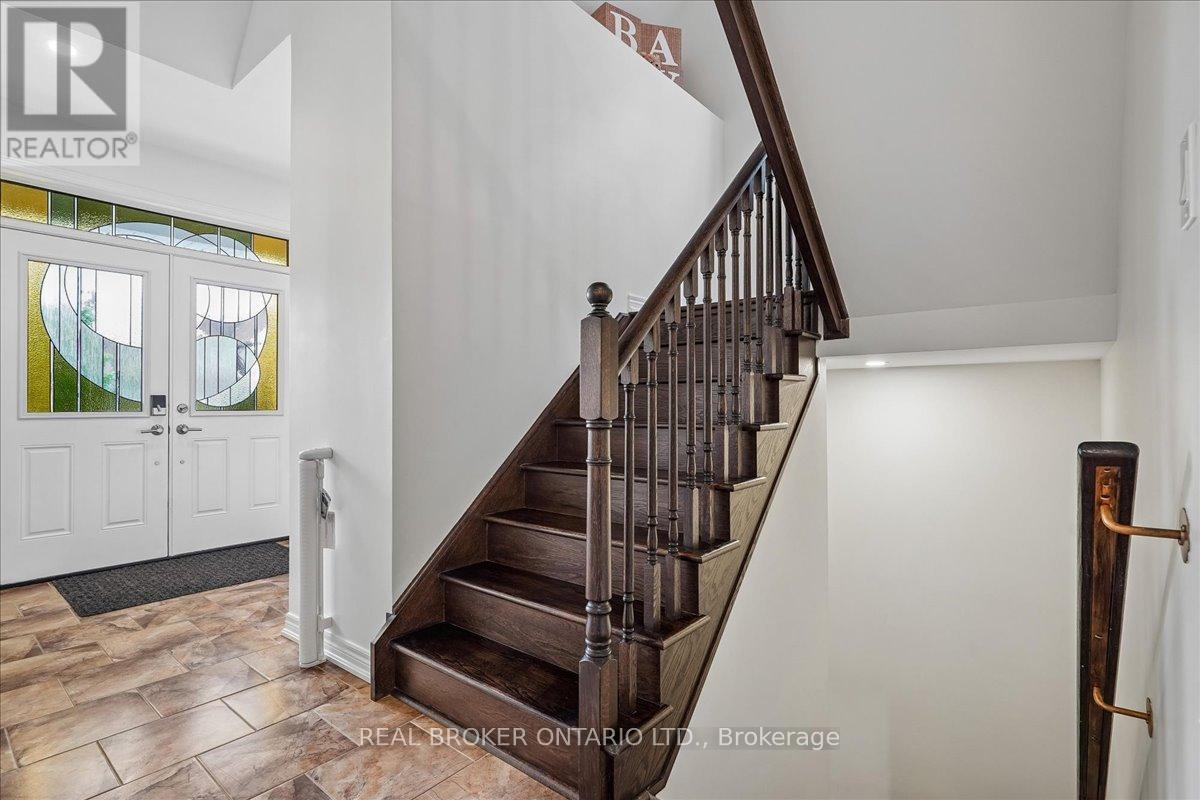 90 ERSKINE DRIVE - 23