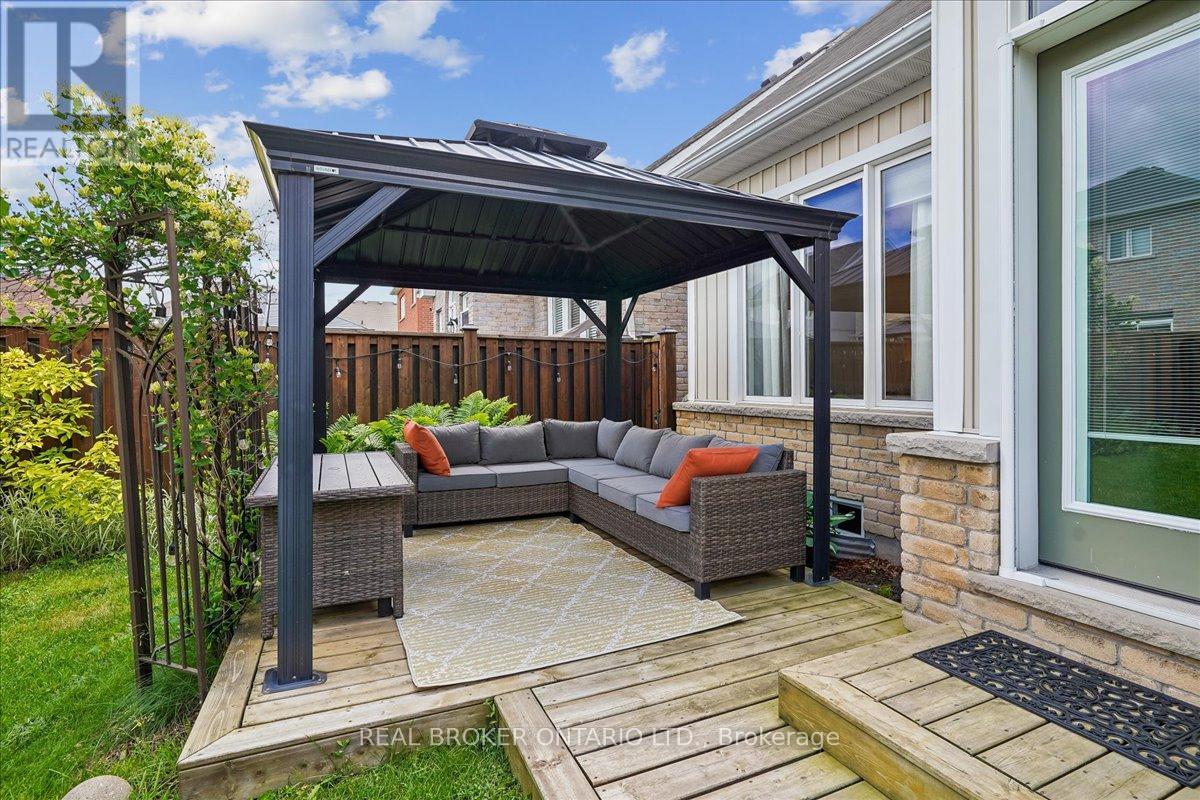 90 ERSKINE DRIVE - 24